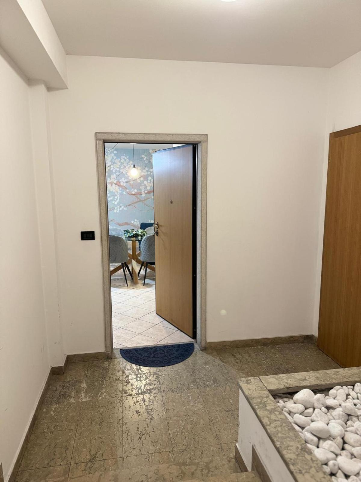 Duomo Nest Entire Apartment เตรนโต ภายนอก รูปภาพ