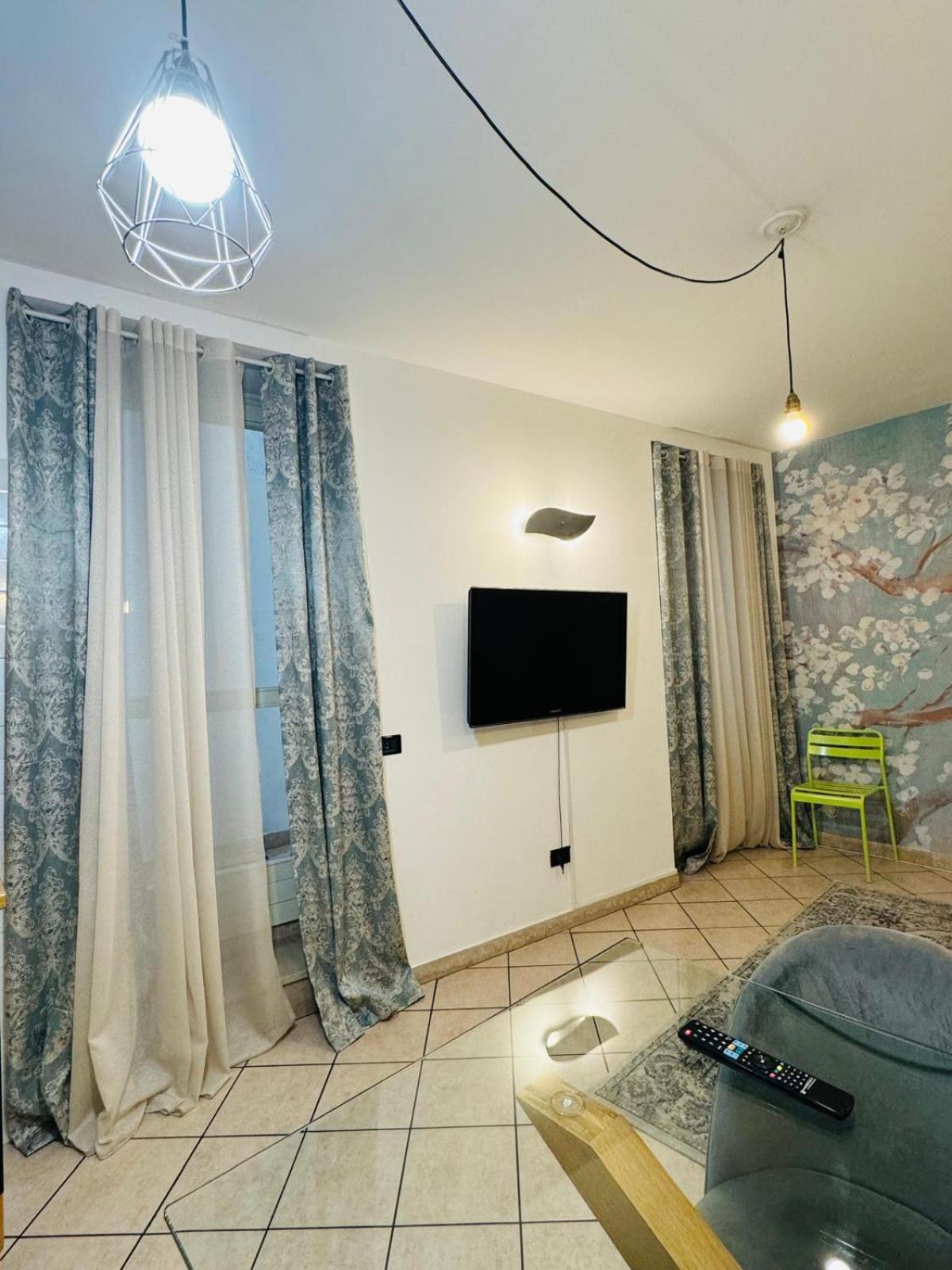 Duomo Nest Entire Apartment เตรนโต ภายนอก รูปภาพ